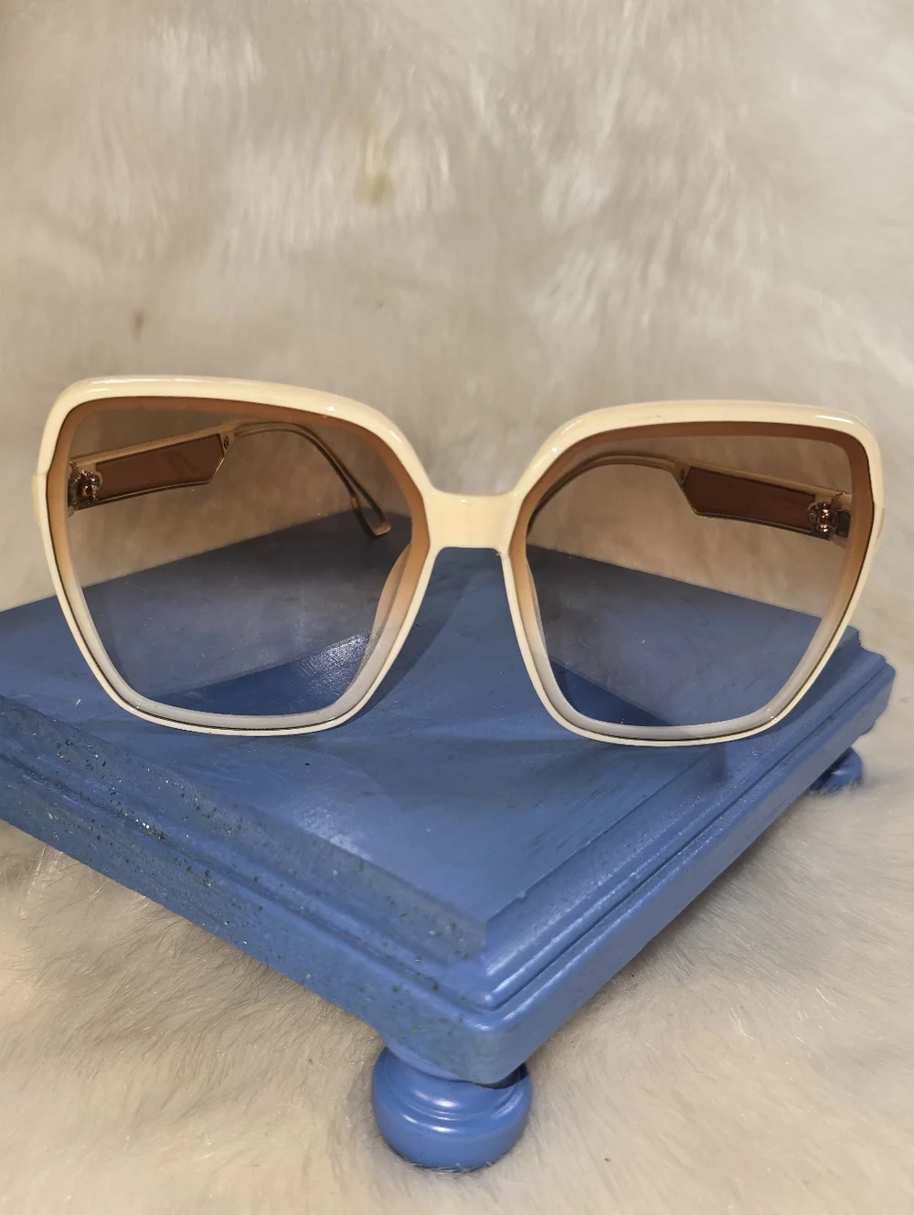 Linfemand Cream Oversized Square Women’s Sunglasses